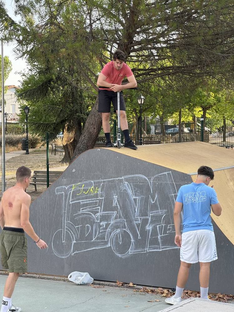 Grafiti TeamDejate en la rampa